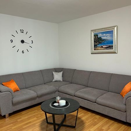 Garden Apartment Dina With Free Parking Split Exterior photo
