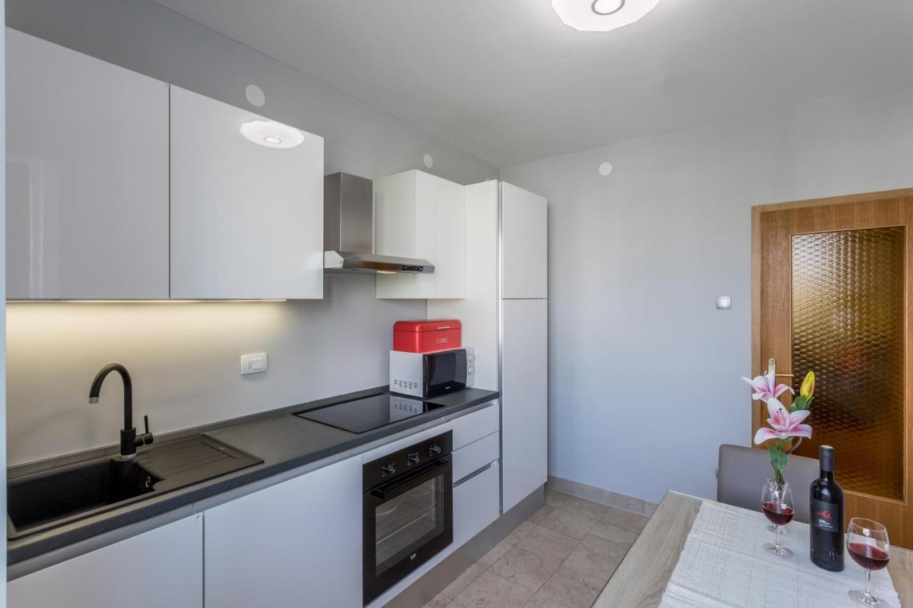 Garden Apartment Dina With Free Parking Split Exterior photo