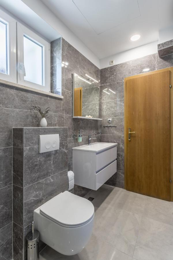 Garden Apartment Dina With Free Parking Split Exterior photo