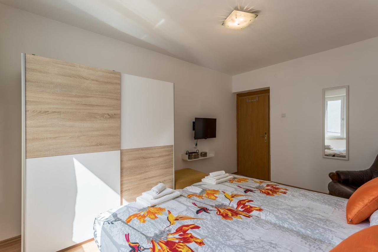 Garden Apartment Dina With Free Parking Split Exterior photo